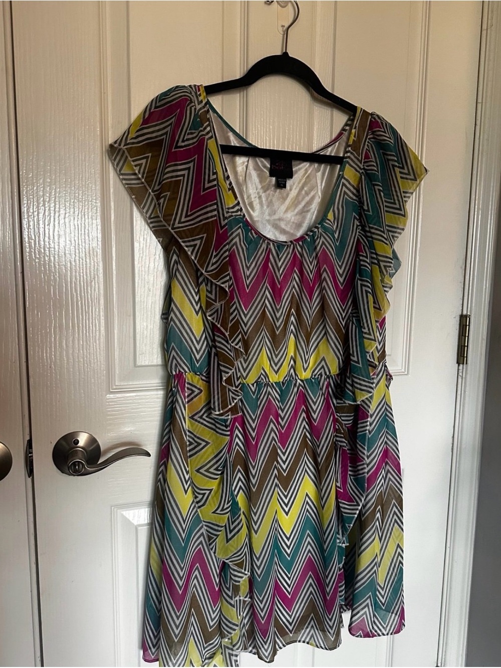 Bebe Chevron Ruffle Dress Women’s XL Multicolor Asymmetrical Hem